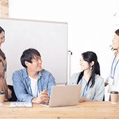 ファミリーカジュアルアパレルメーカー様